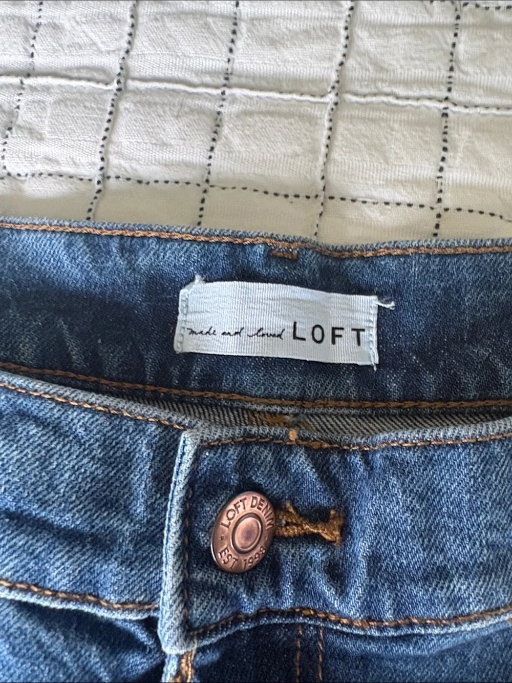 LOFT Medium Blue Denim Roll-Cuff Women's Shorts - Picture 3 of 4